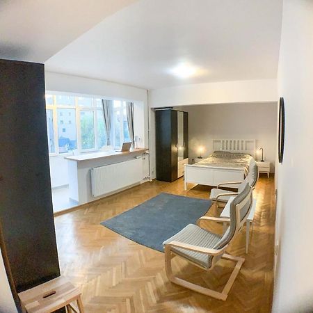 Luterana Studio Apartment Bukares Bagian luar foto