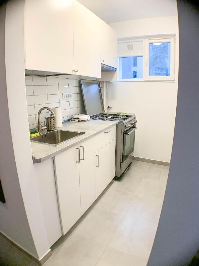 Luterana Studio Apartment Bukares Bagian luar foto