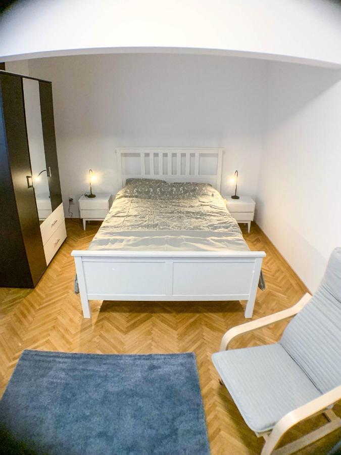 Luterana Studio Apartment Bukares Bagian luar foto