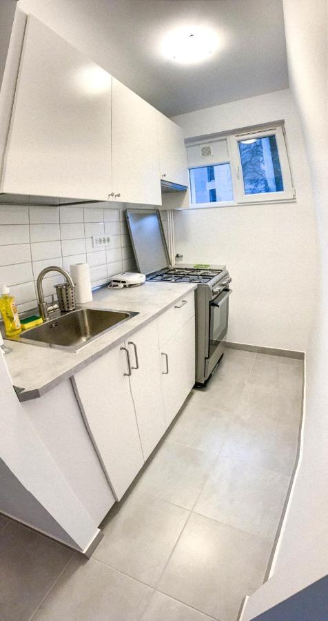 Luterana Studio Apartment Bukares Bagian luar foto