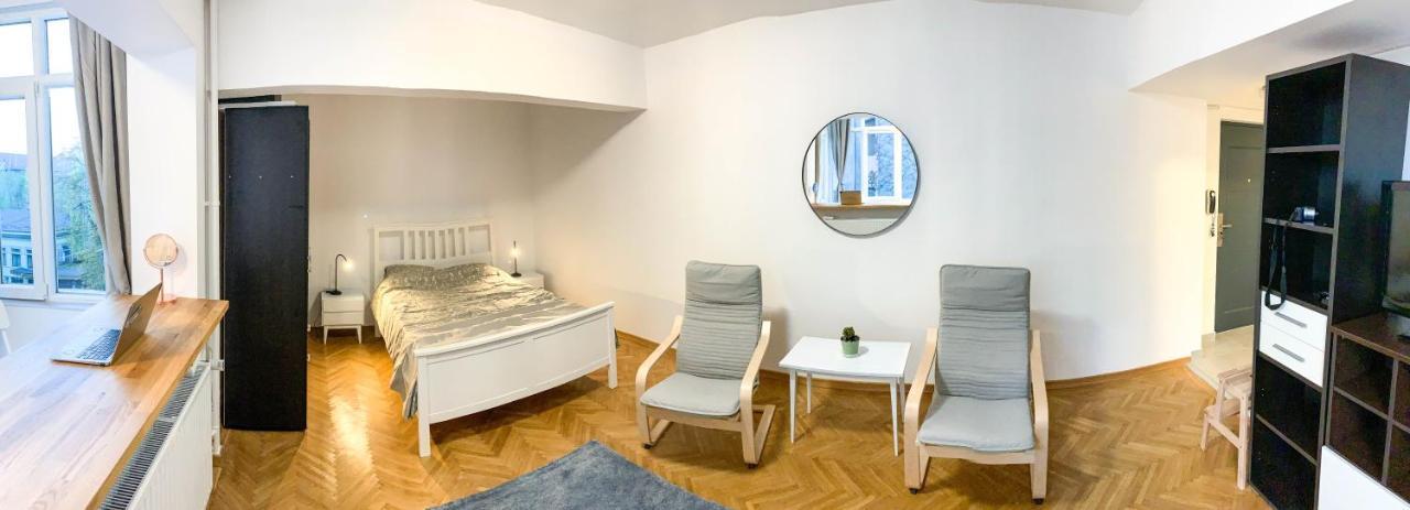 Luterana Studio Apartment Bukares Bagian luar foto