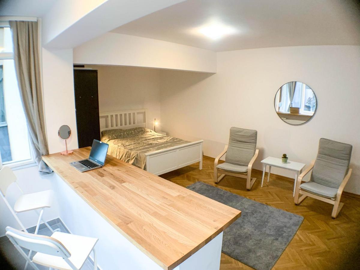 Luterana Studio Apartment Bukares Bagian luar foto